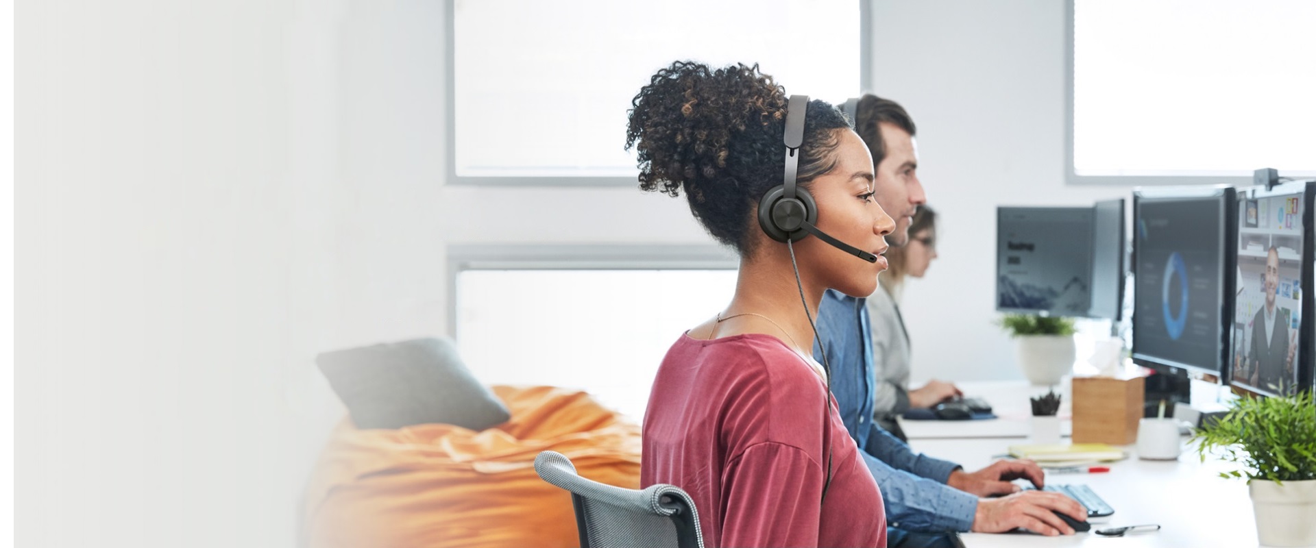 Audífonos Logitech Zone Wired Supresión de Ruido en artikulos.co Slider 2
