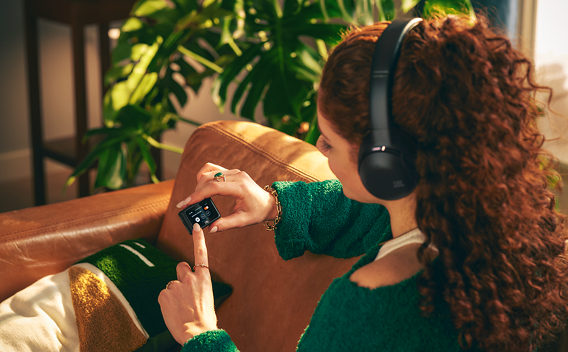 JBL Tour One M3 Smart Tx Mocha en ARTIKULOS Producto 2